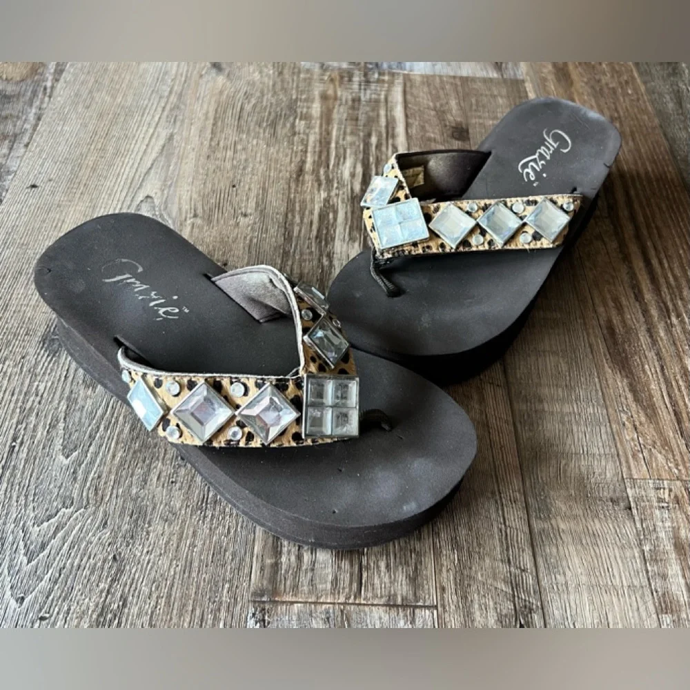 Preowned Grazie wedge heel sandals. Size 6 - Picture 7 of 7